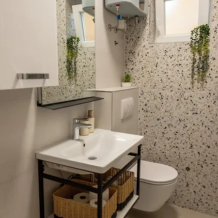 Neda Apartman Grebastica